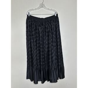 Torrid Size 2 US 2X Black Pleated Tea Length MIDI Skirt Pull On Silky Stretchy